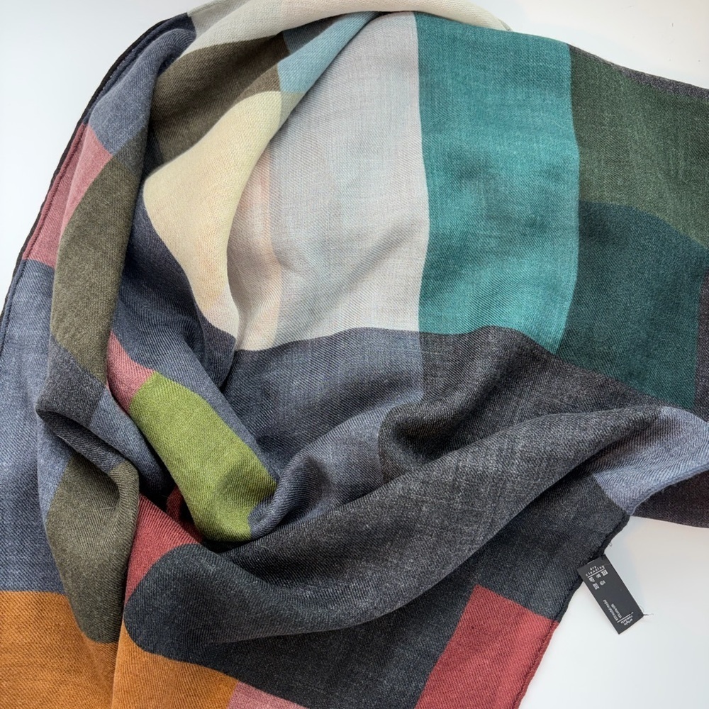 Akris Multicolor Patterned Cashmere Silk Blend Scarf. Large and Light Weight - Picture 3 of 10